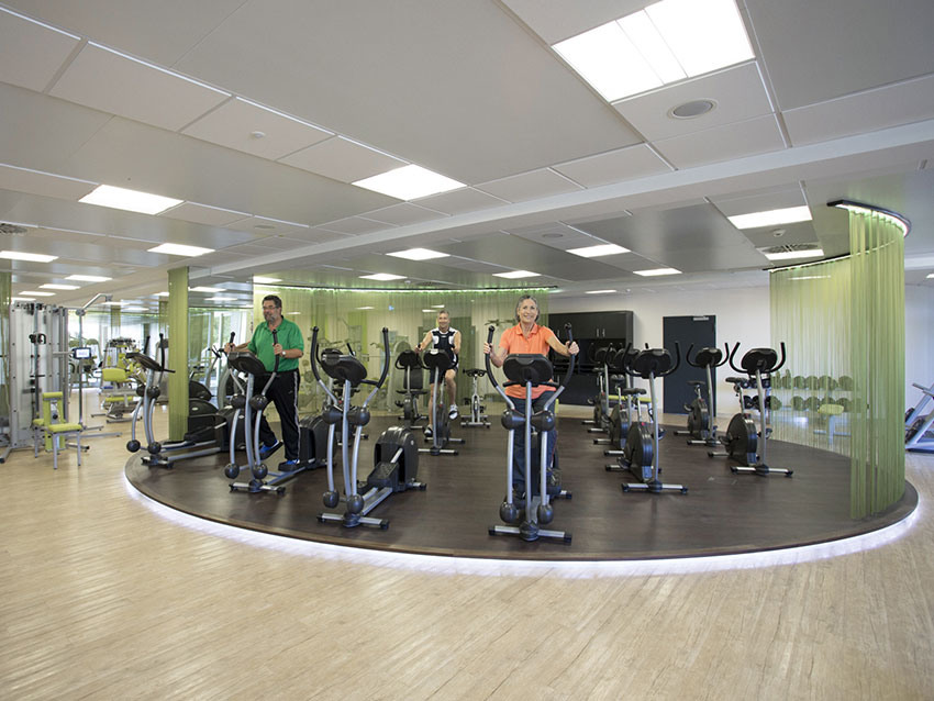 Fitnessstudio mit Stepperbereich